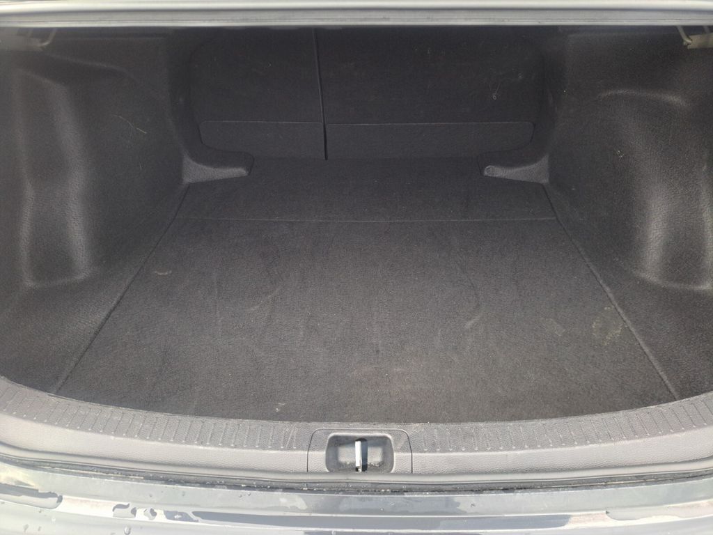 2024 Toyota Corolla LE Image 10 of 27