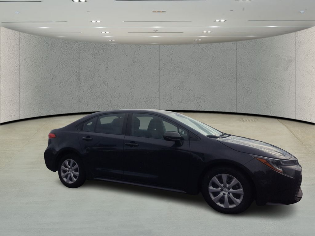 2024 Toyota Corolla LE Image 4 of 27