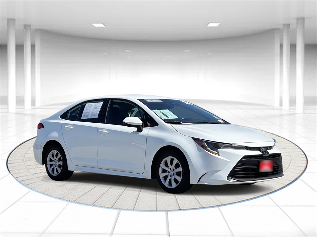 2024 Toyota Corolla LE Image 3 of 31