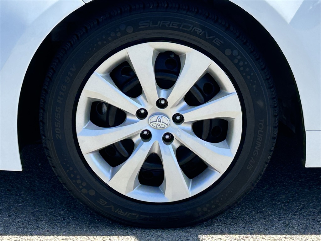 2024 Toyota Corolla LE Image 8 of 31