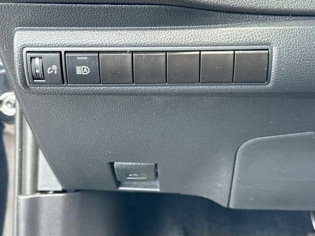 Vehicle image 31 of 41