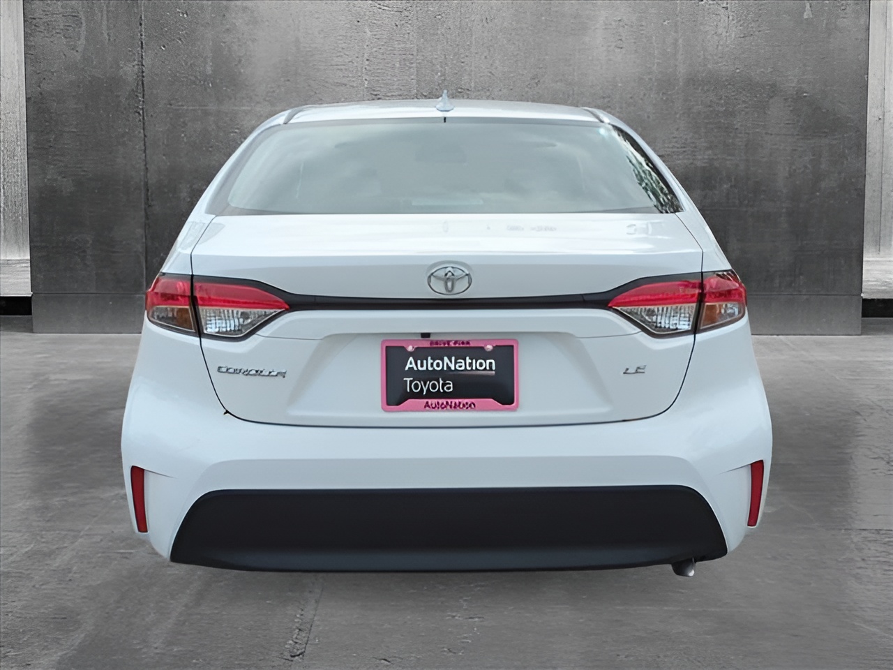 Vehicle image 23 of 25