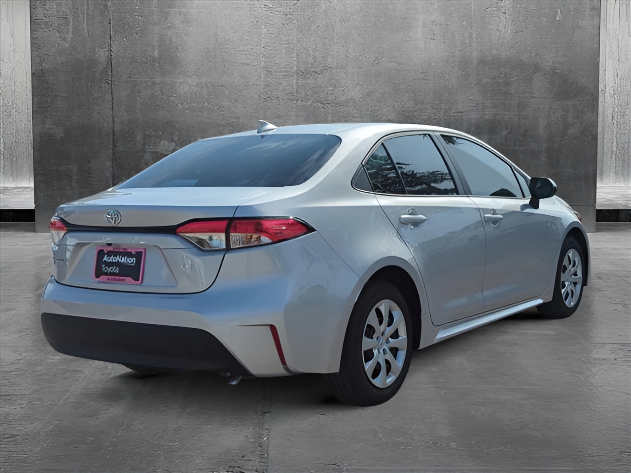 Vehicle image 22 of 25