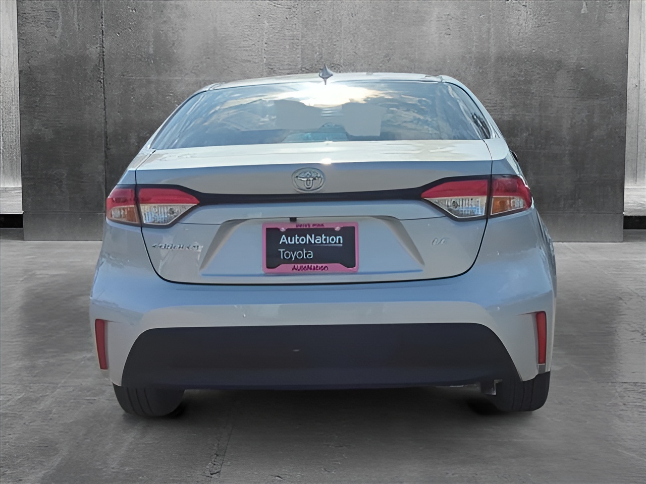 Vehicle image 23 of 25