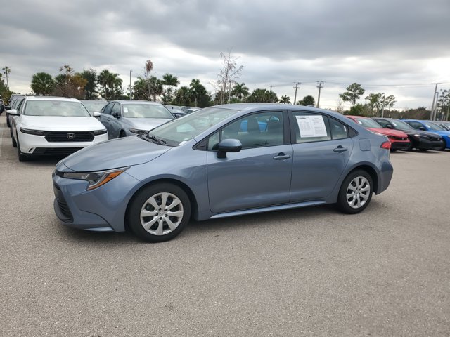 2024 Toyota Corolla LE Image 3 of 31