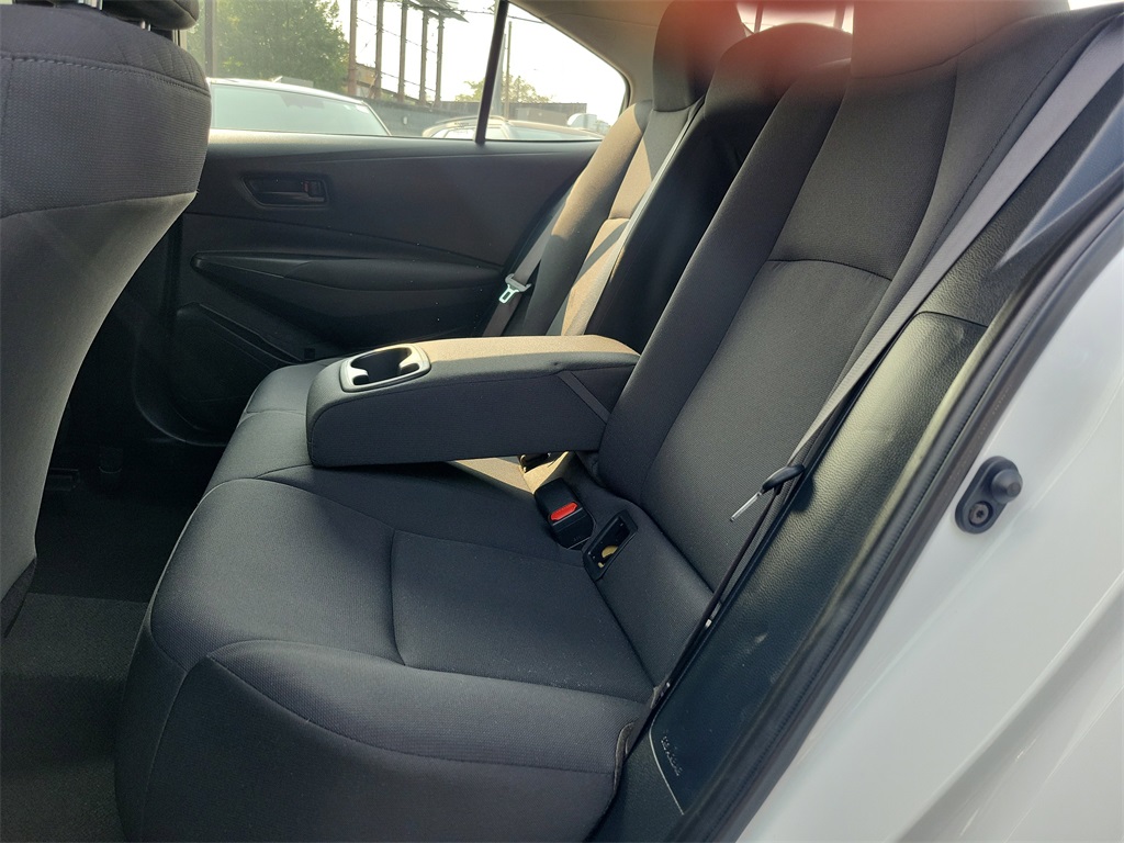 Vehicle image 9 of 31