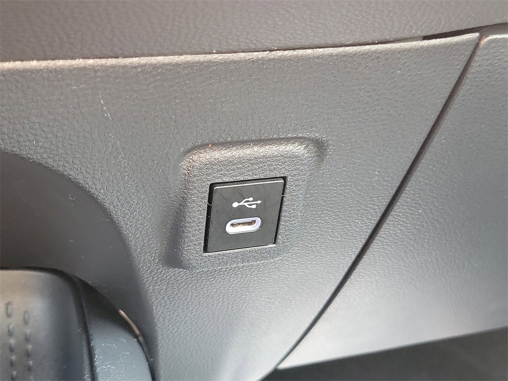 Vehicle image 21 of 31