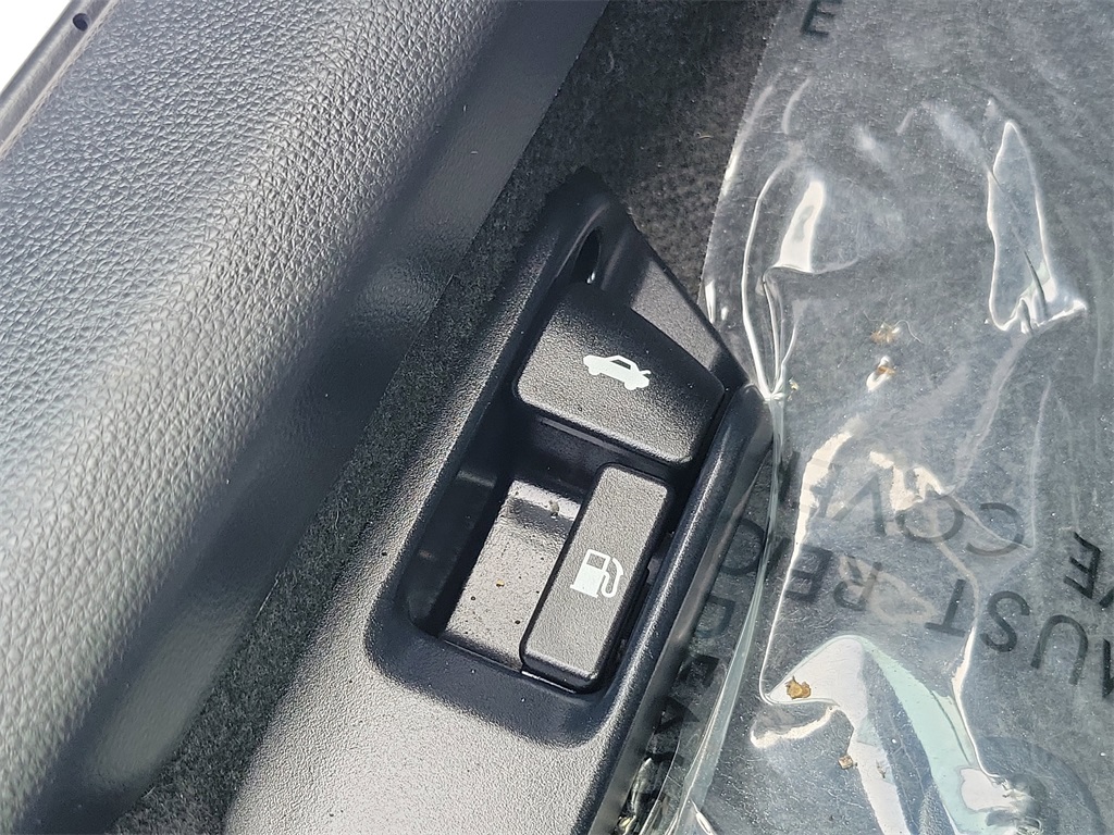 Vehicle image 24 of 31