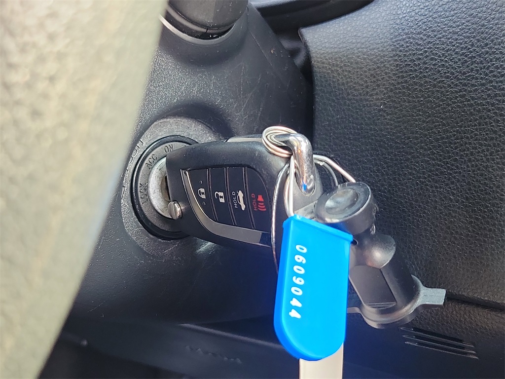 Vehicle image 23 of 31