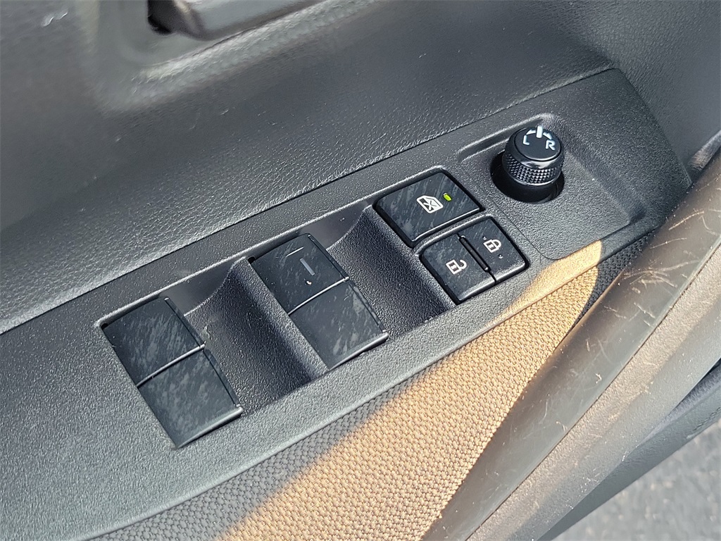 Vehicle image 25 of 31