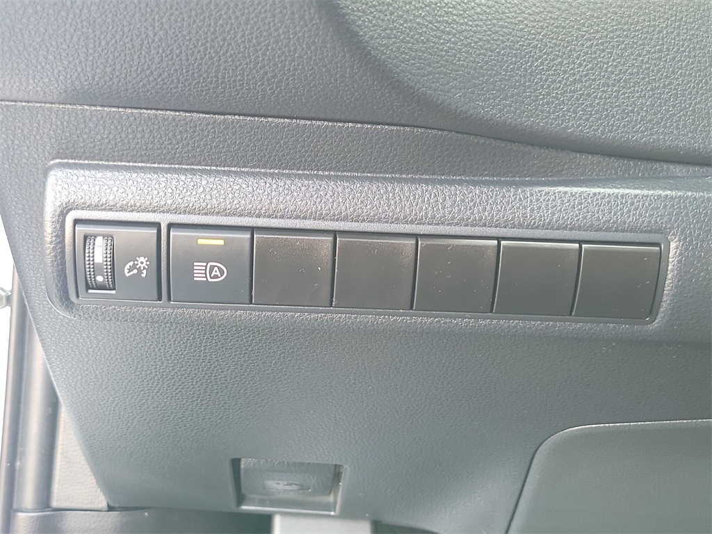 Vehicle image 29 of 31