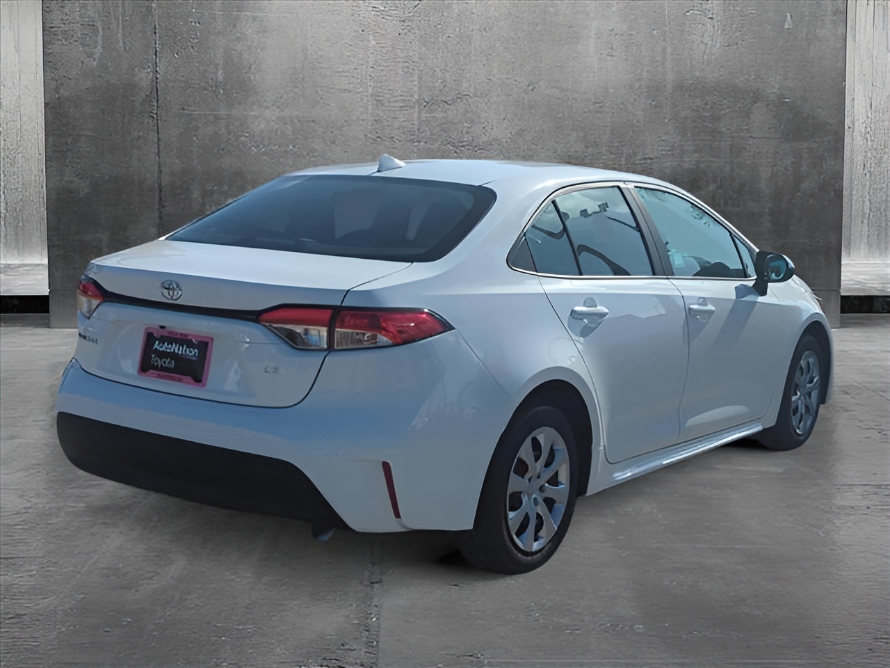 Vehicle image 22 of 25