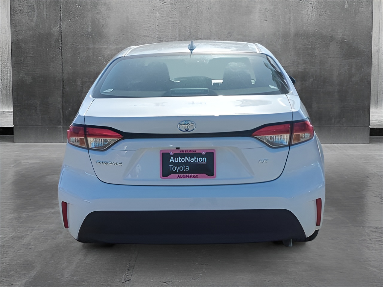 Vehicle image 23 of 25