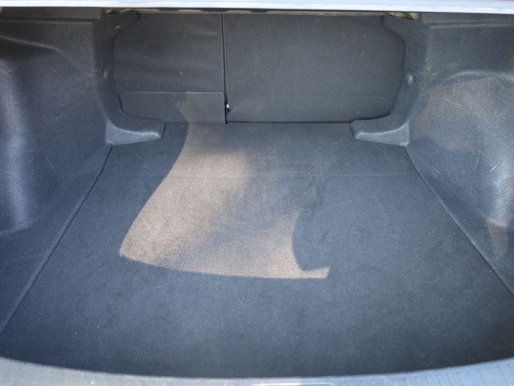 2024 Toyota Corolla LE Image 10 of 37