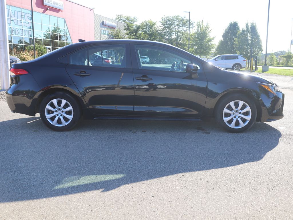 2024 Toyota Corolla LE Image 5 of 37