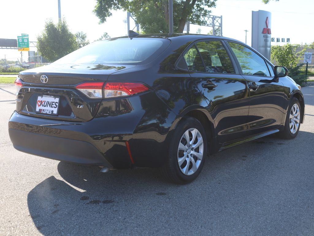 2024 Toyota Corolla LE Image 6 of 37