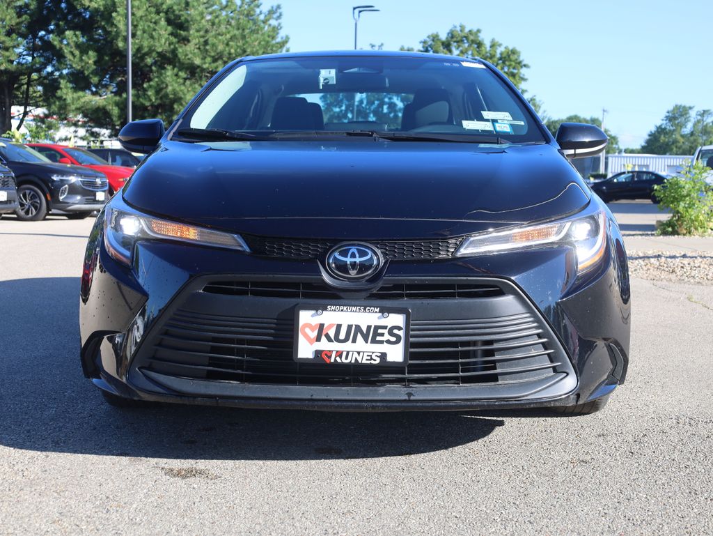 2024 Toyota Corolla LE Image 2 of 37