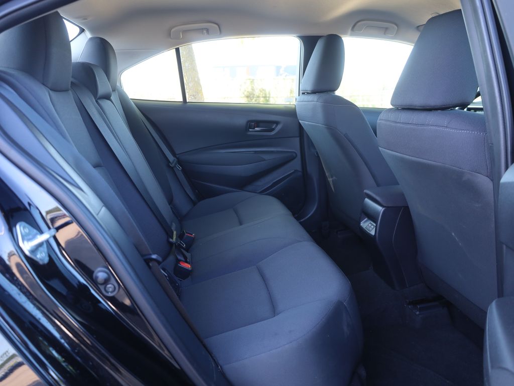 2024 Toyota Corolla LE Image 13 of 37