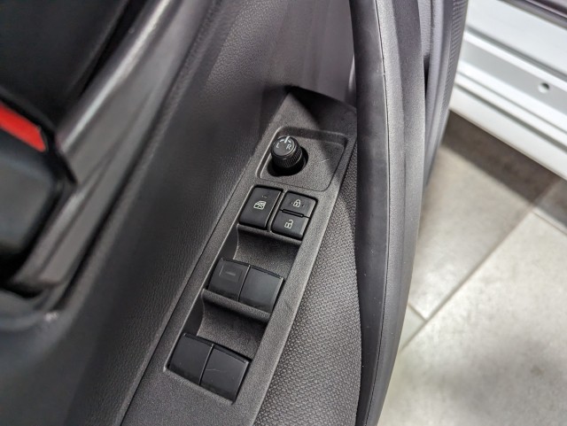 Vehicle image 13 of 31