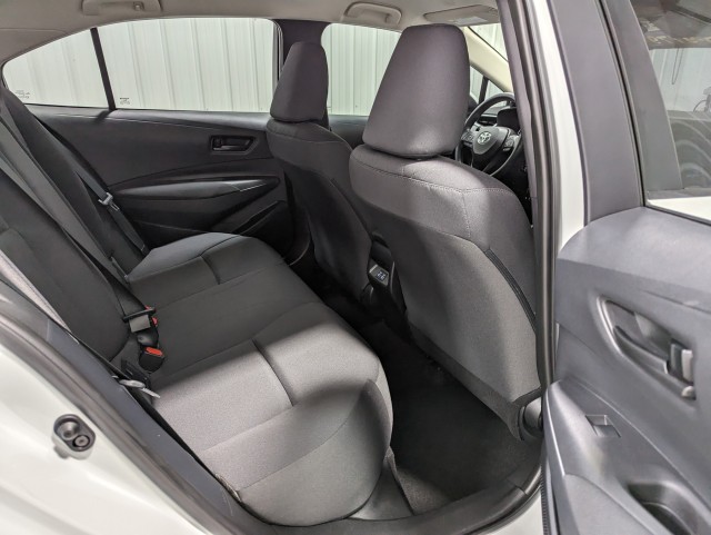 Vehicle image 21 of 31
