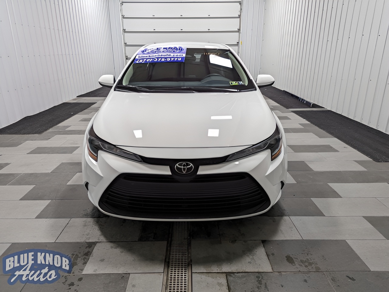 Vehicle image 27 of 31