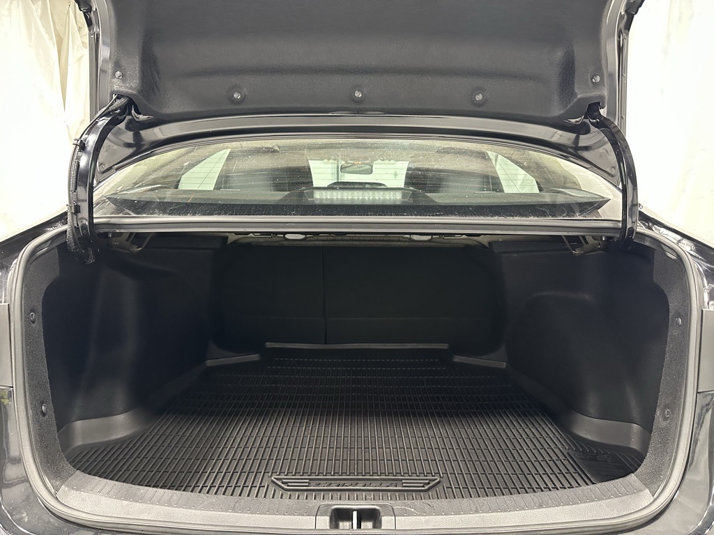 2024 Toyota Corolla LE Image 14 of 67