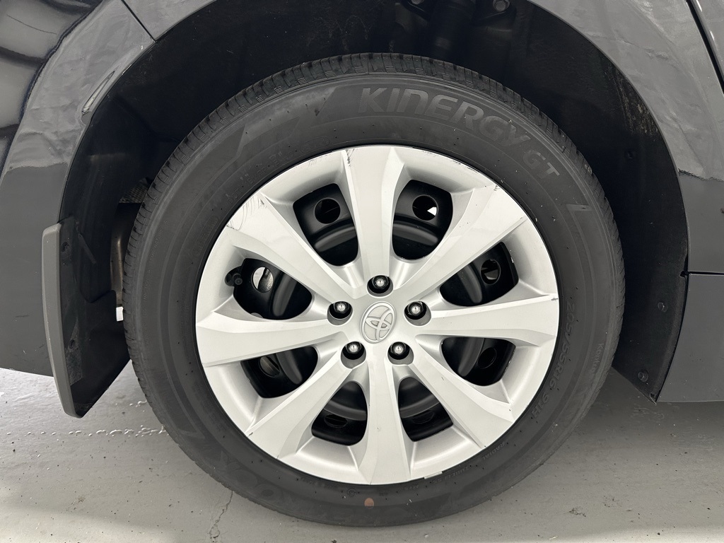 2024 Toyota Corolla LE Image 13 of 67