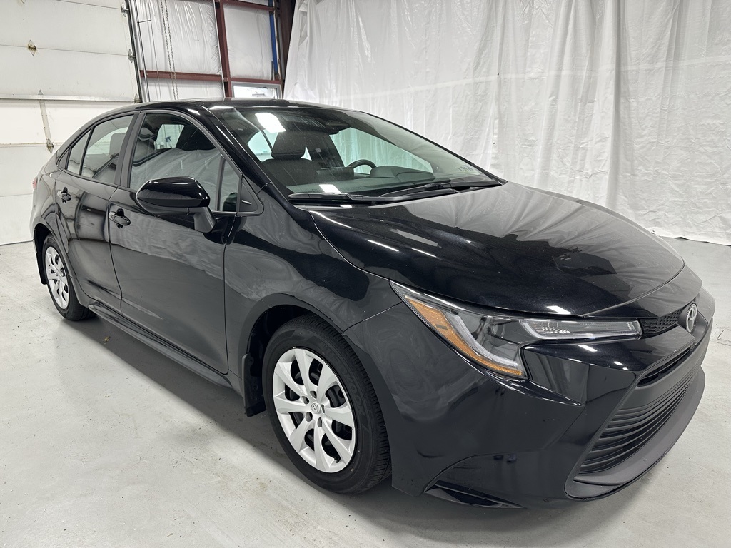 2024 Toyota Corolla LE Image 3 of 67