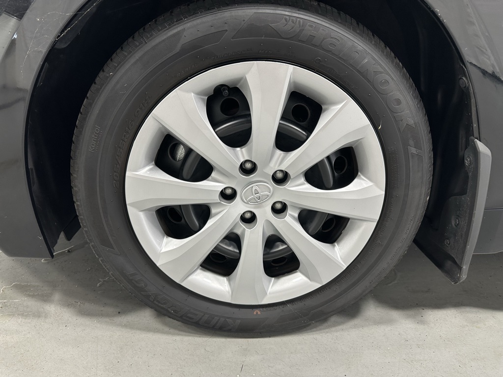 2024 Toyota Corolla LE Image 11 of 67