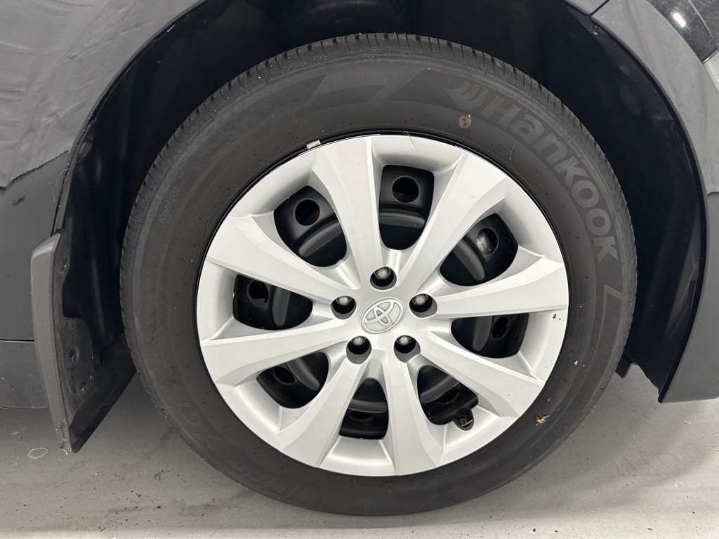 2024 Toyota Corolla LE Image 10 of 67