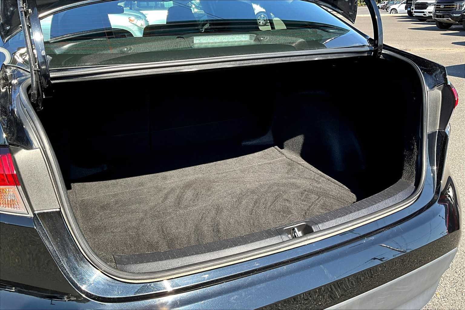 2024 Toyota Corolla LE Image 12 of 36