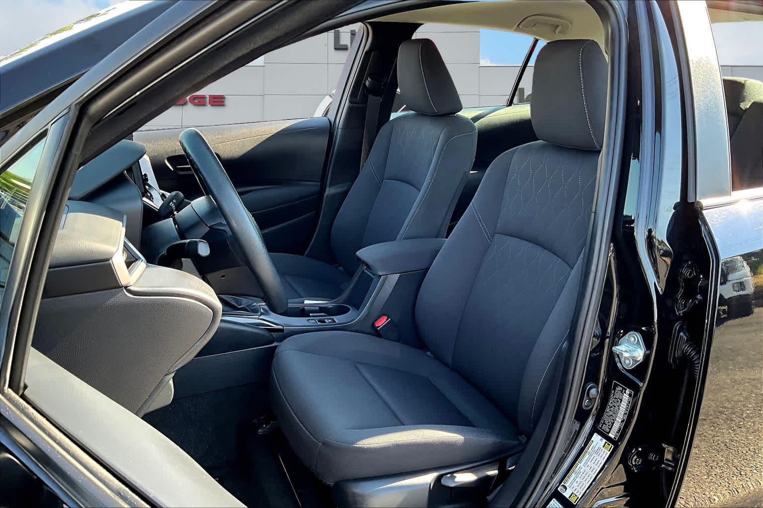 2024 Toyota Corolla LE Image 13 of 36