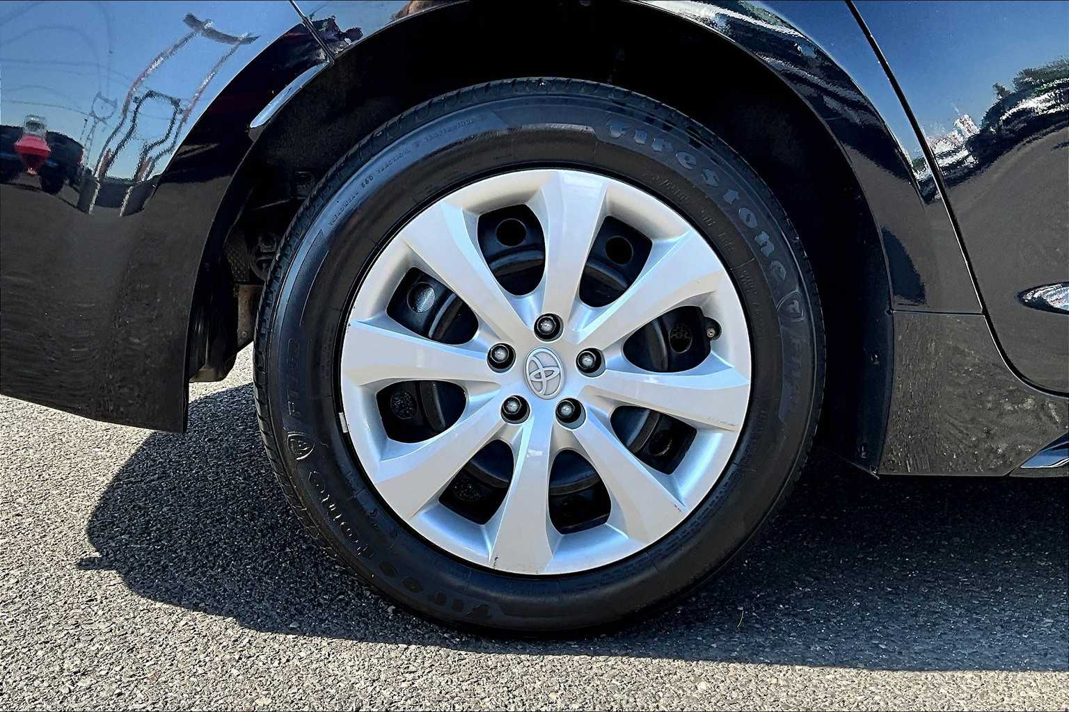 2024 Toyota Corolla LE Image 11 of 36