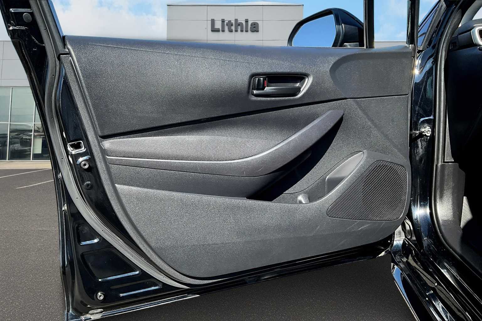 2024 Toyota Corolla LE Image 32 of 36