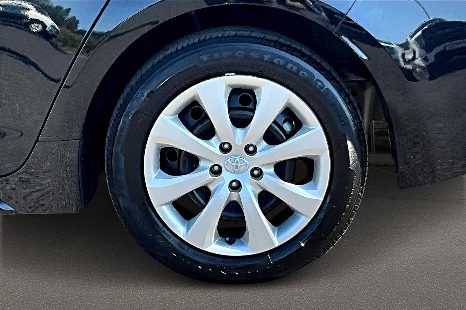 2024 Toyota Corolla LE Image 10 of 36