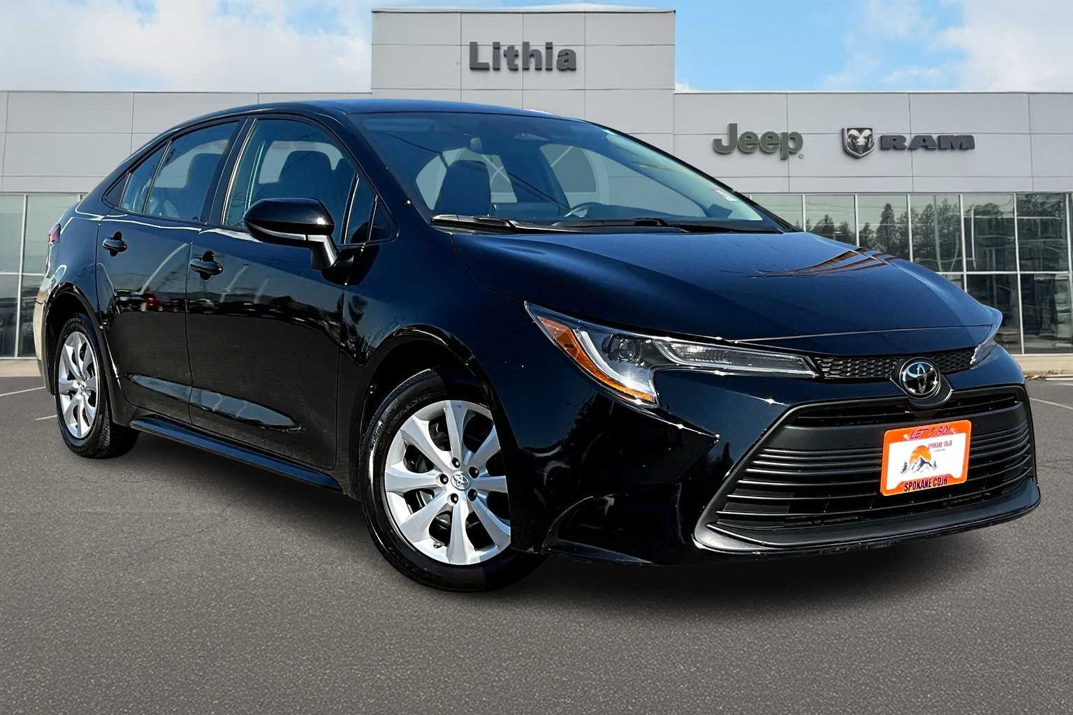 2024 Toyota Corolla LE Image 3 of 36