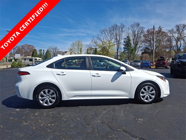 Vehicle image 4 of 37