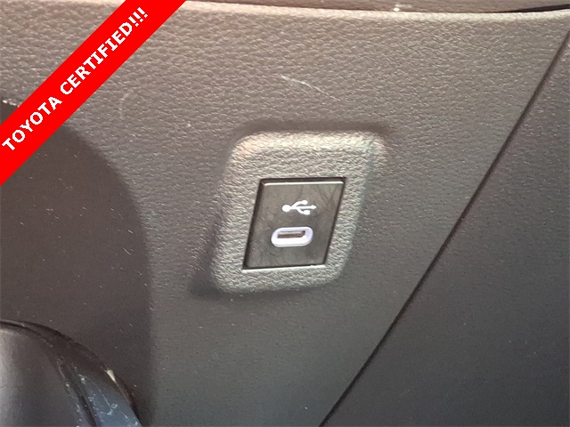 Vehicle image 24 of 37