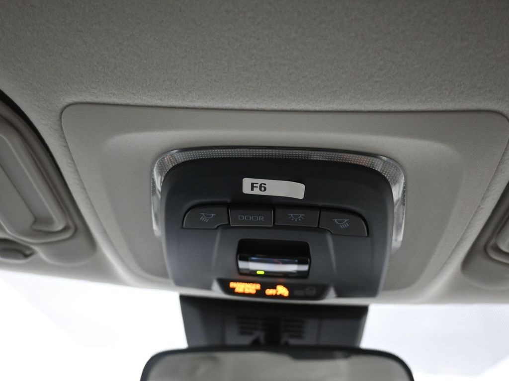 Vehicle image 37 of 48