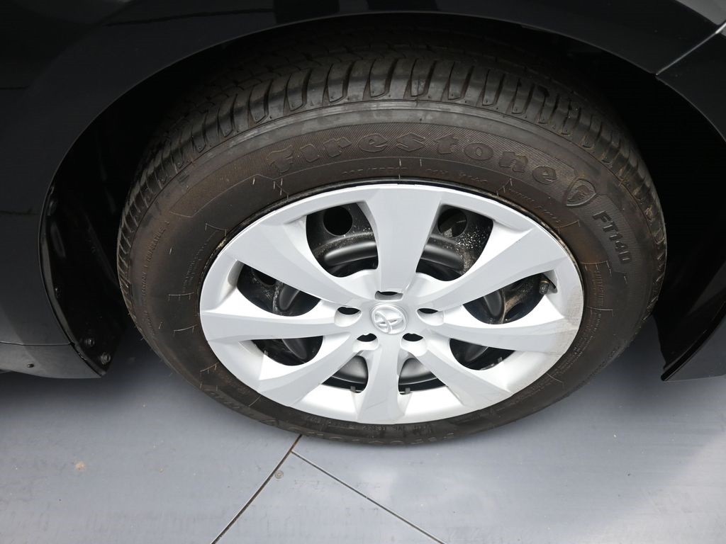 Vehicle image 33 of 48