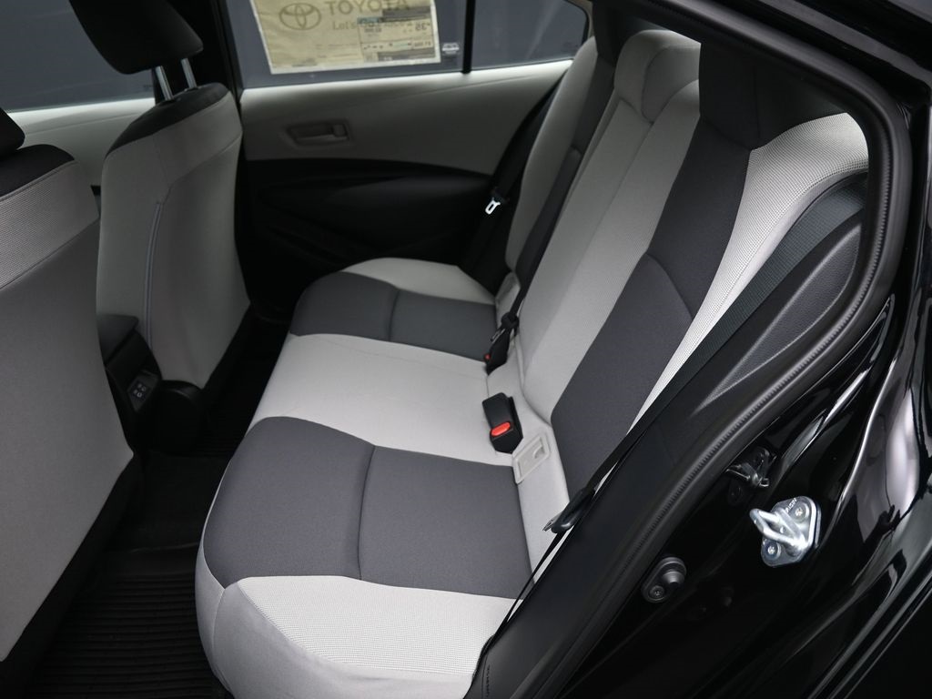 Vehicle image 40 of 48