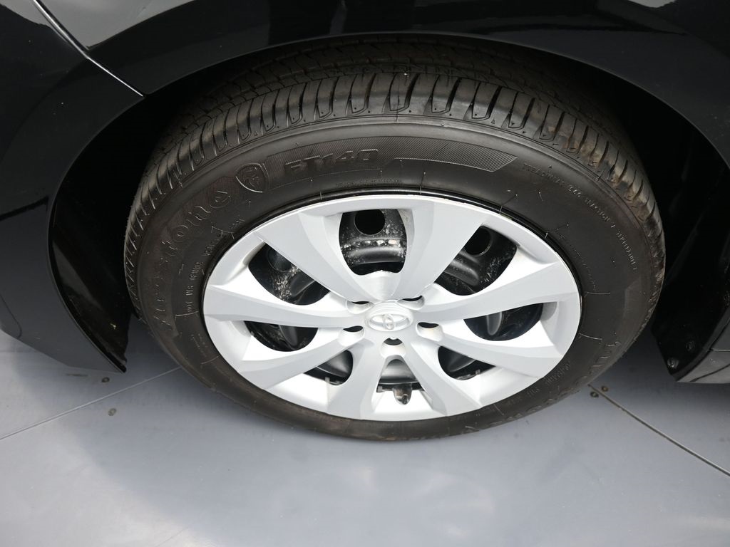 Vehicle image 34 of 48