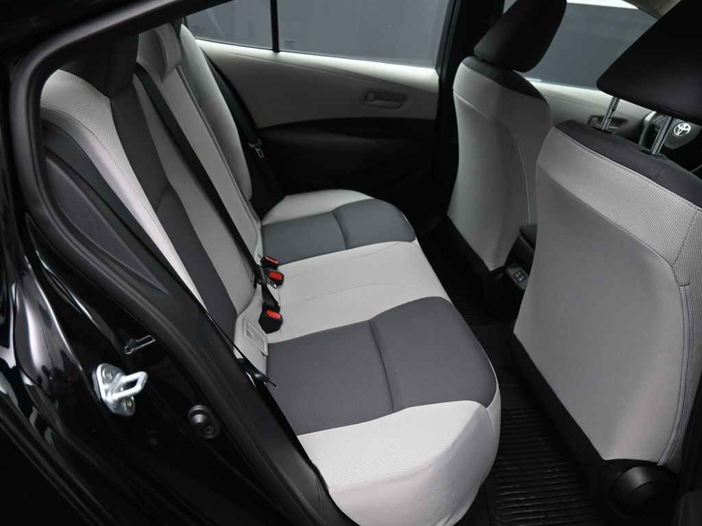 Vehicle image 43 of 48