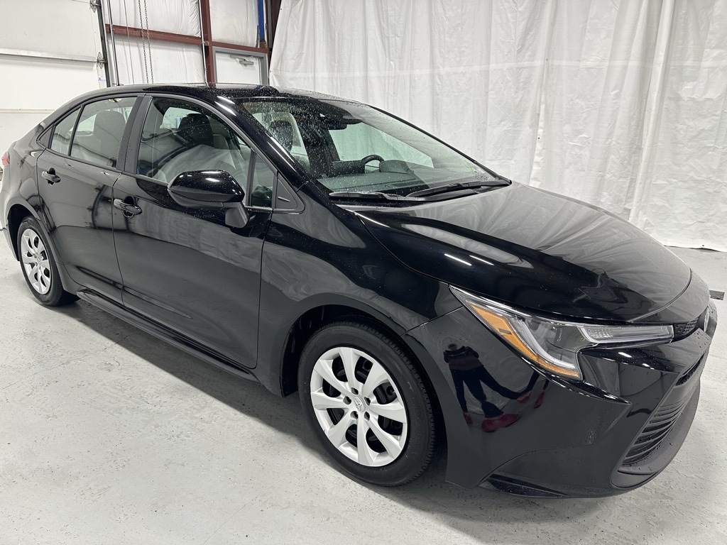Vehicle image 3 of 66