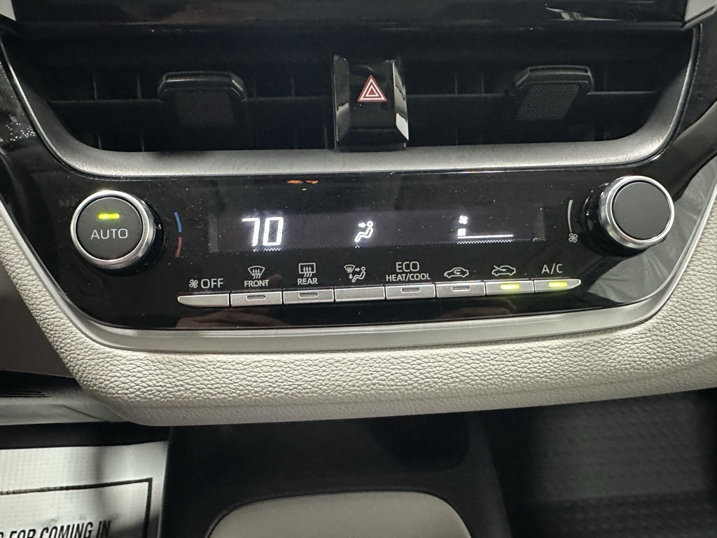 Vehicle image 35 of 66