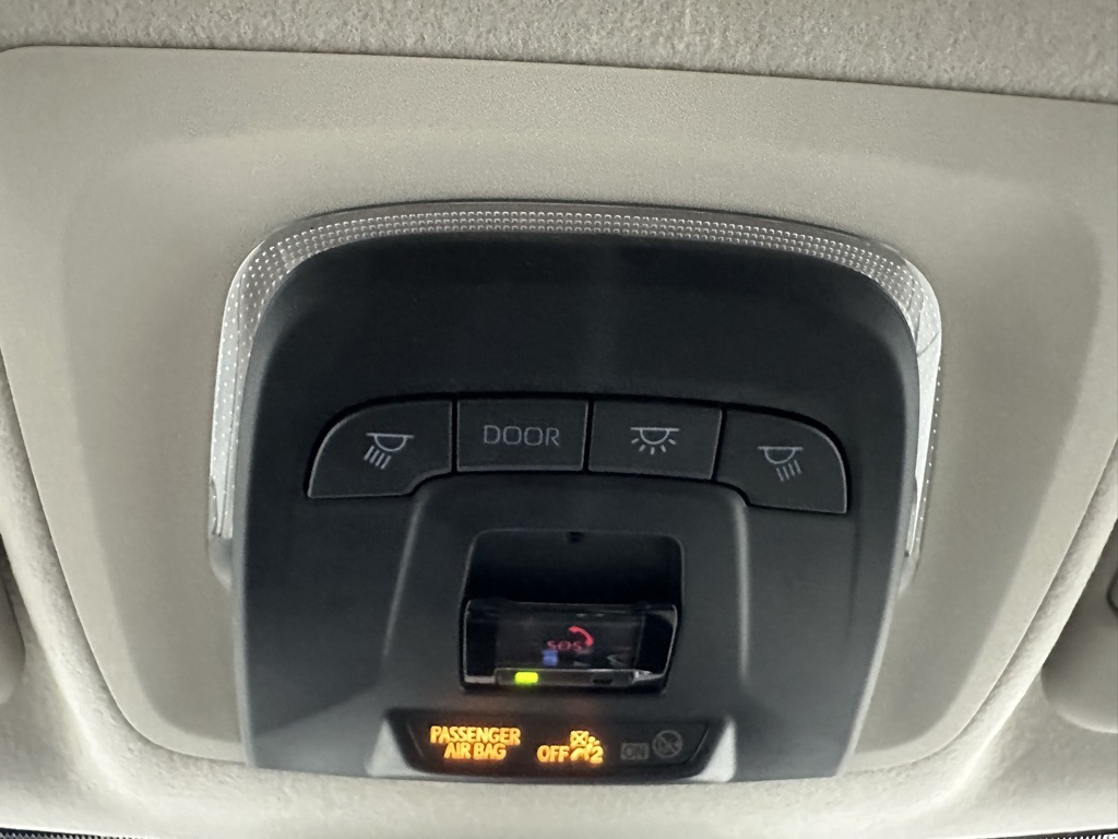 Vehicle image 38 of 66