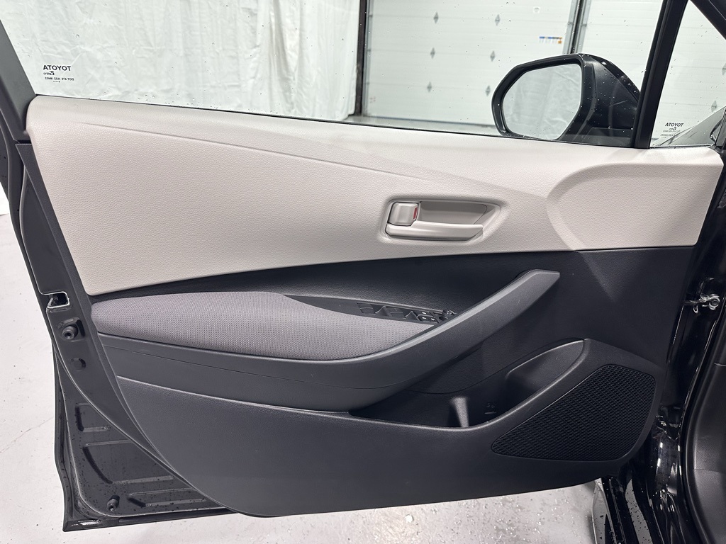 Vehicle image 8 of 66