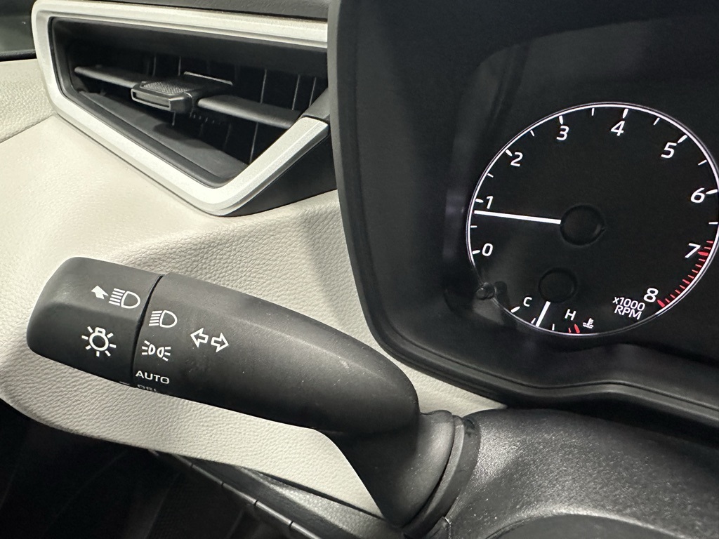 Vehicle image 21 of 66