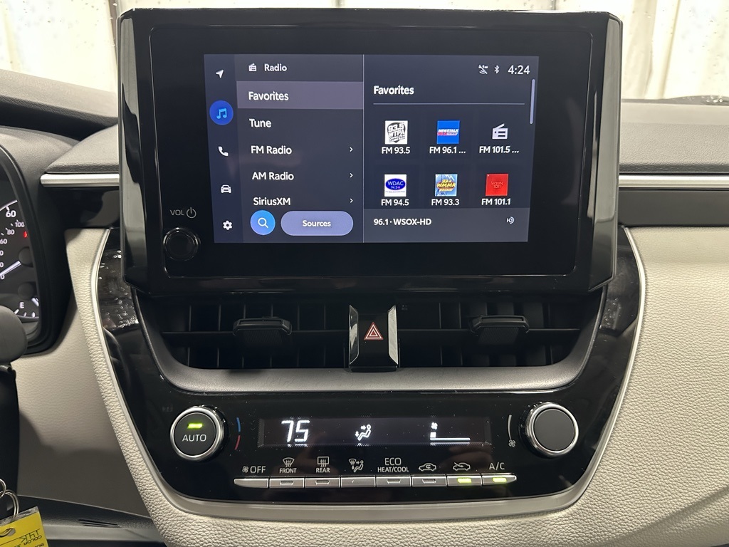 Vehicle image 25 of 66