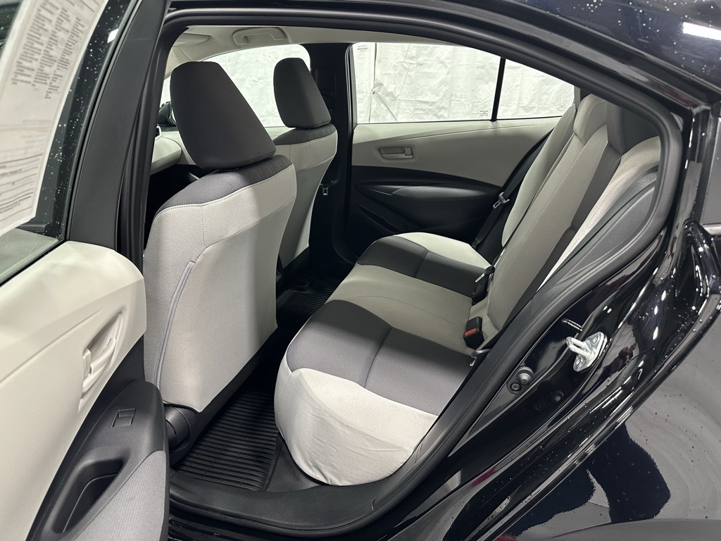 Vehicle image 41 of 66